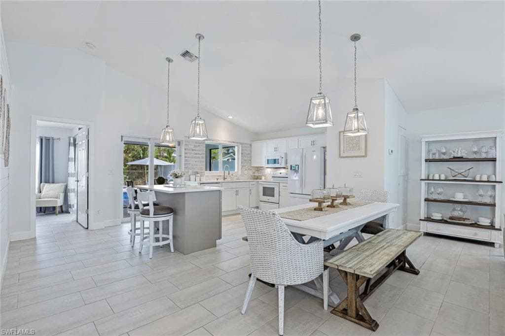 643 108th Ave N, Naples, FL 34108-15