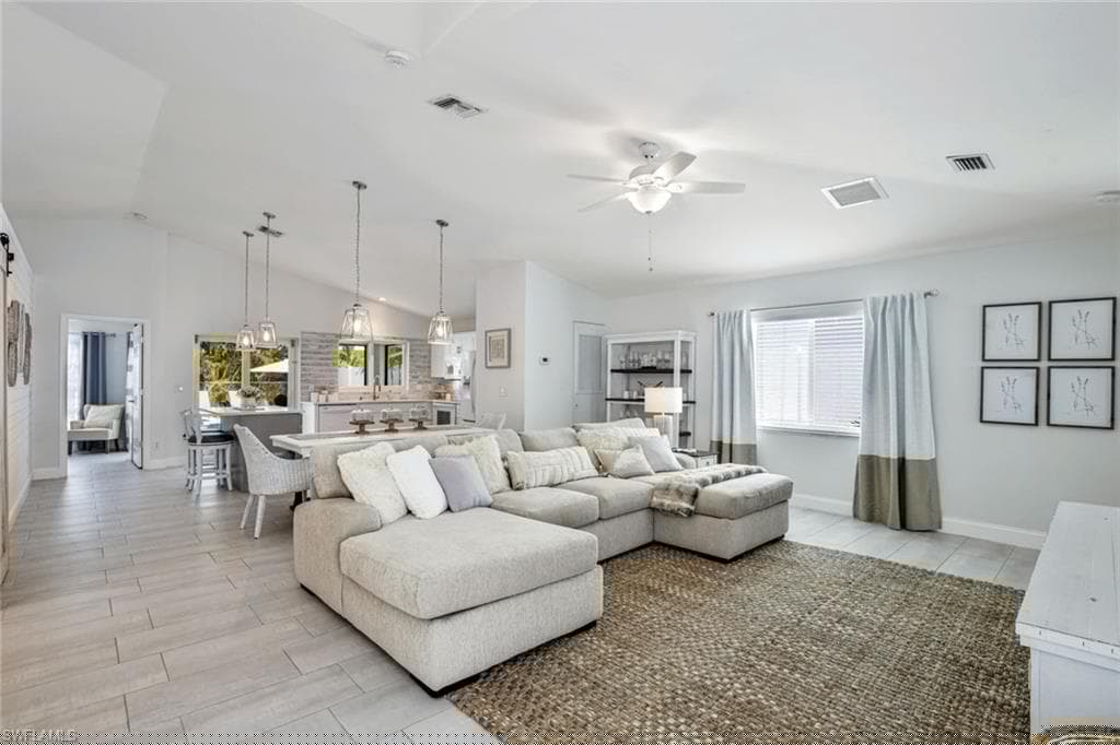 643 108th Ave N, Naples, FL 34108-5