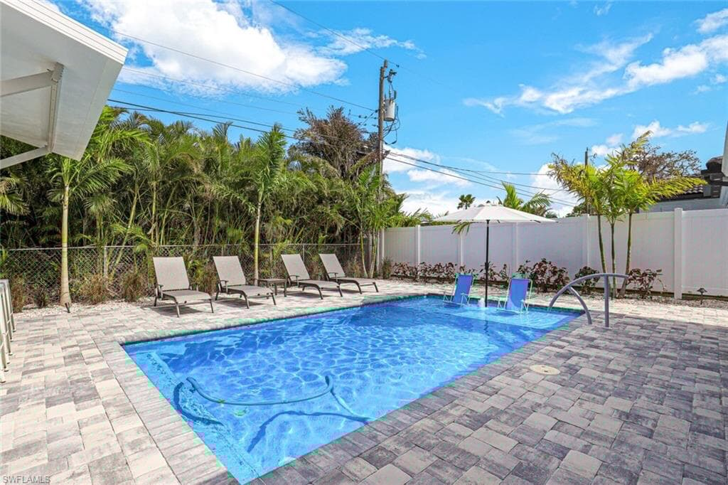 643 108th Ave N, Naples, FL 34108-6
