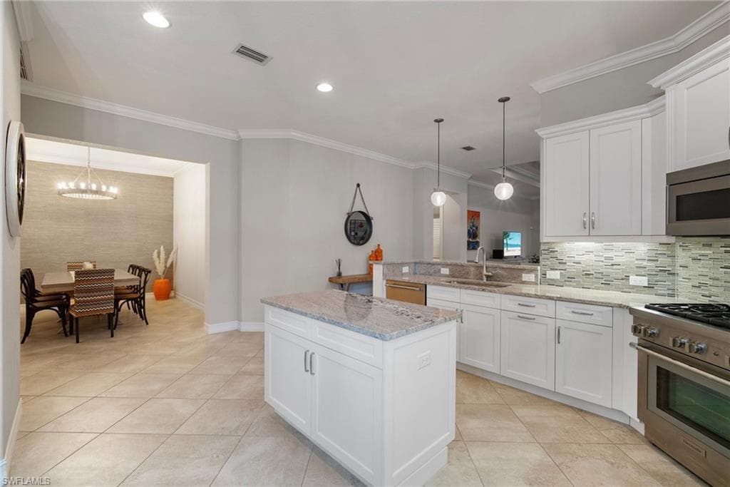 6589 Roma Way, Naples, FL 34113-14