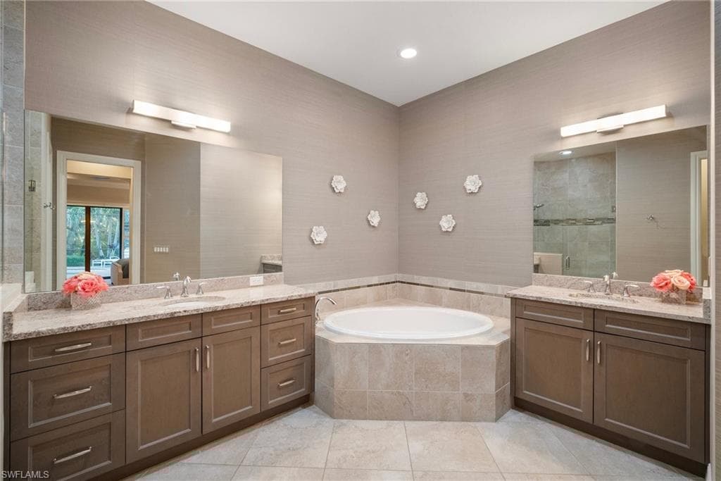 6589 Roma Way, Naples, FL 34113-17