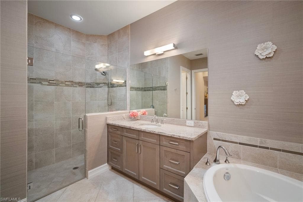 6589 Roma Way, Naples, FL 34113-19