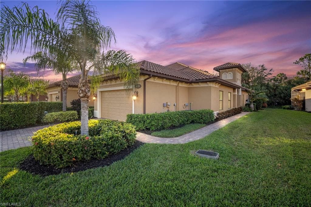 6589 Roma Way, Naples, FL 34113-2