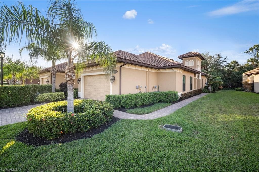 6589 Roma Way, Naples, FL 34113-32