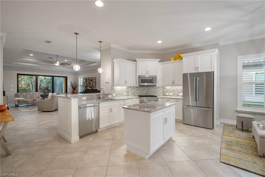 6589 Roma Way, Naples, FL 34113-5