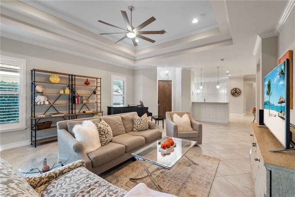 6589 Roma Way, Naples, FL 34113-7
