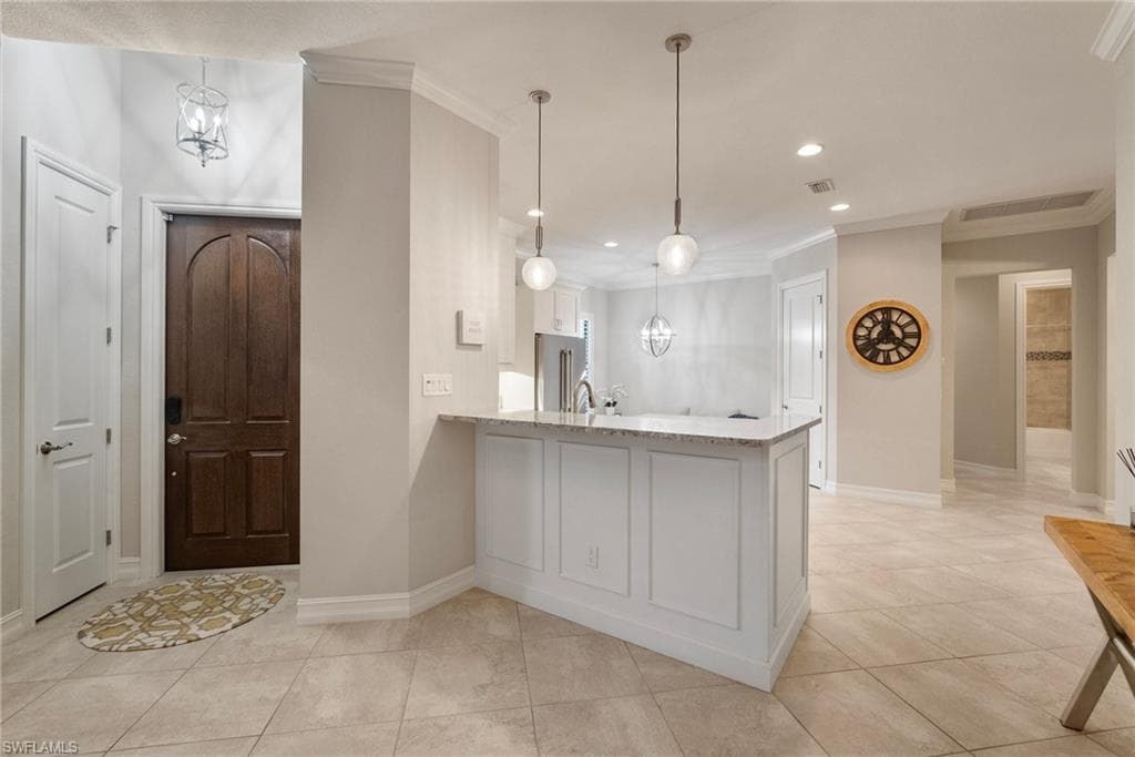 6589 Roma Way, Naples, FL 34113-8