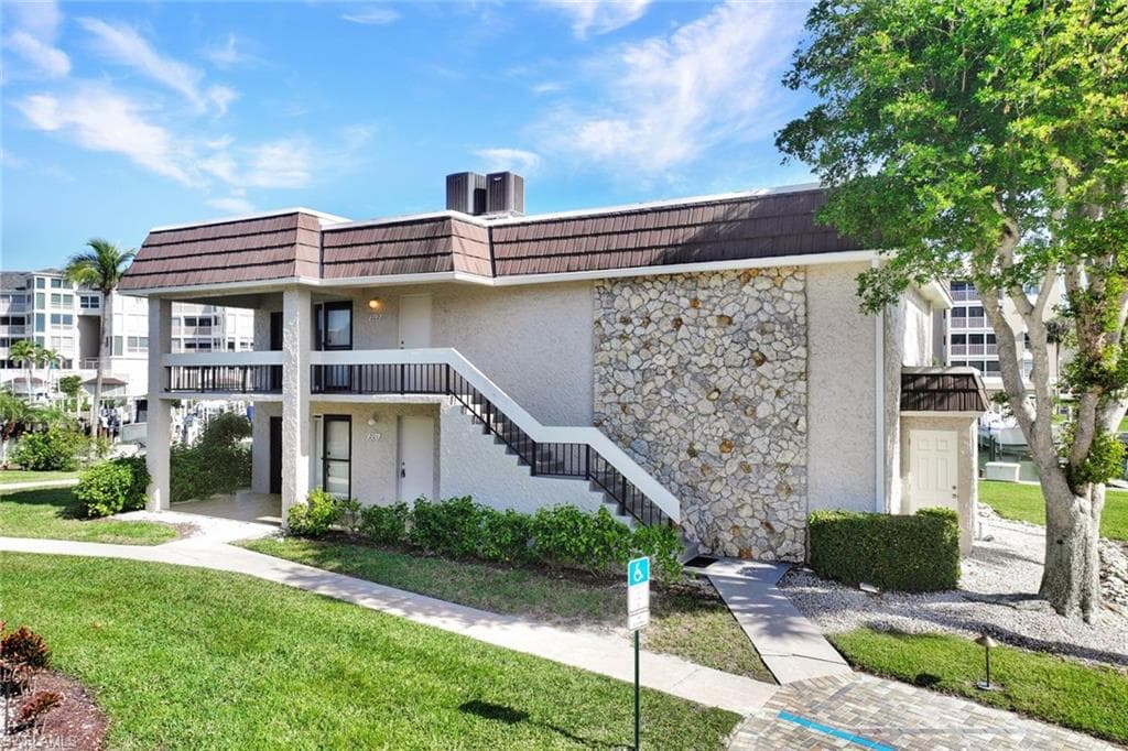 881 Panama Ct 201, Marco Island, FL 34145-2