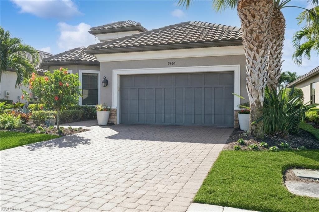 9410 Terresina Dr, Naples, FL 34119-3