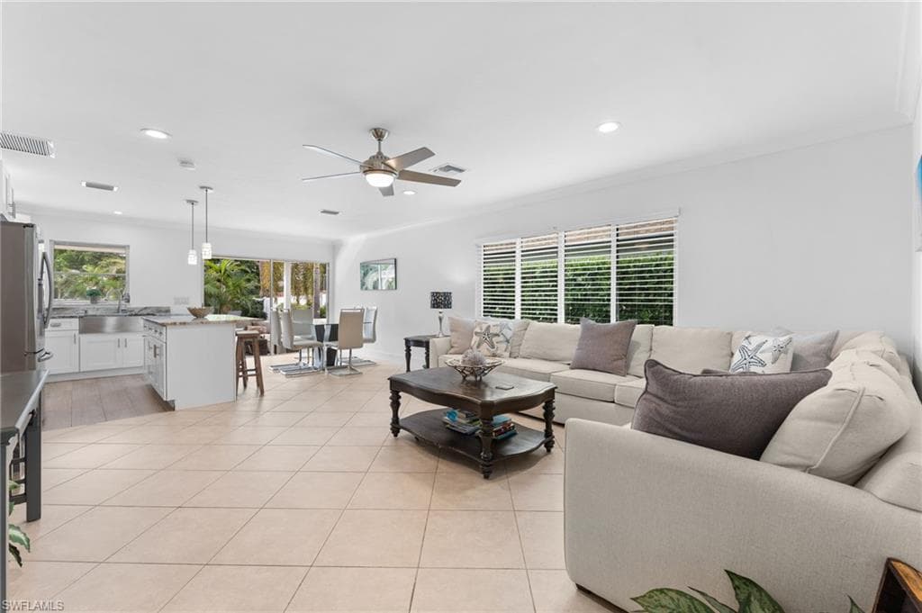 534 97th Ave N, Naples, FL 34108-17