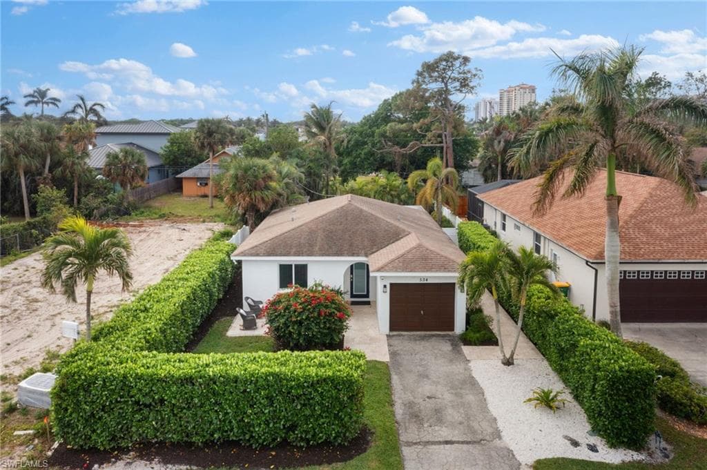 534 97th Ave N, Naples, FL 34108-1
