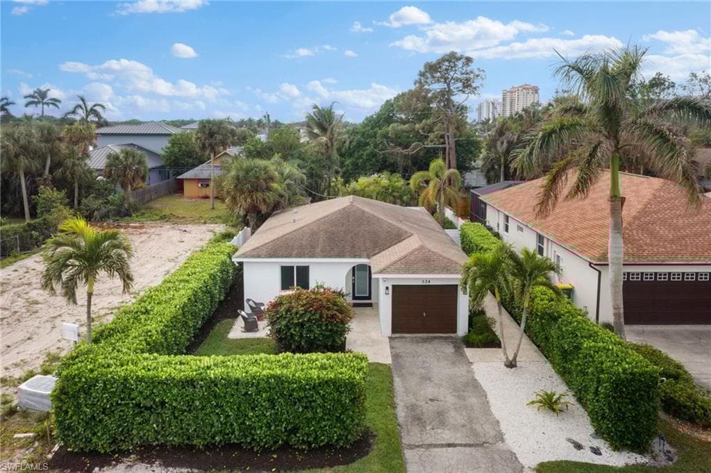 534 97th Ave N, Naples, FL 34108-1