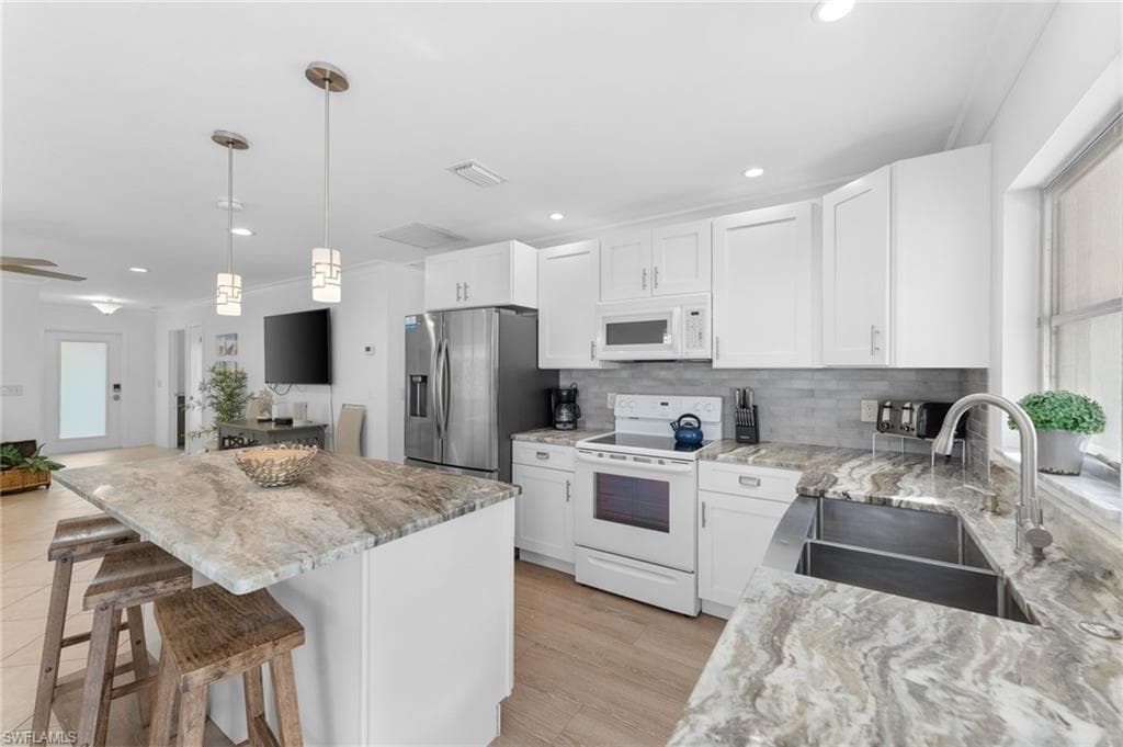 534 97th Ave N, Naples, FL 34108-21