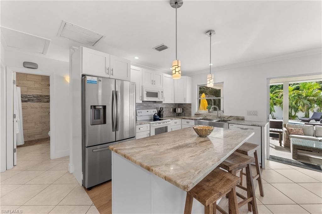 534 97th Ave N, Naples, FL 34108-22