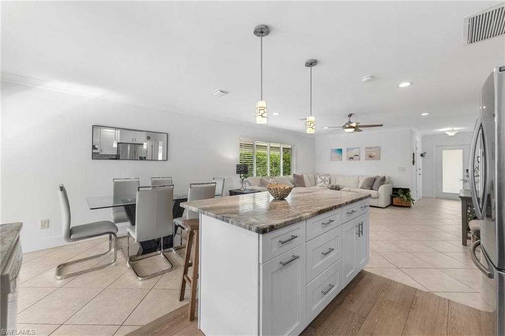 534 97th Ave N, Naples, FL 34108-24