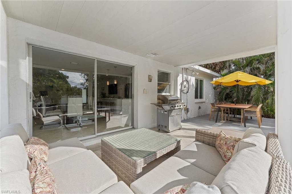 534 97th Ave N, Naples, FL 34108-5
