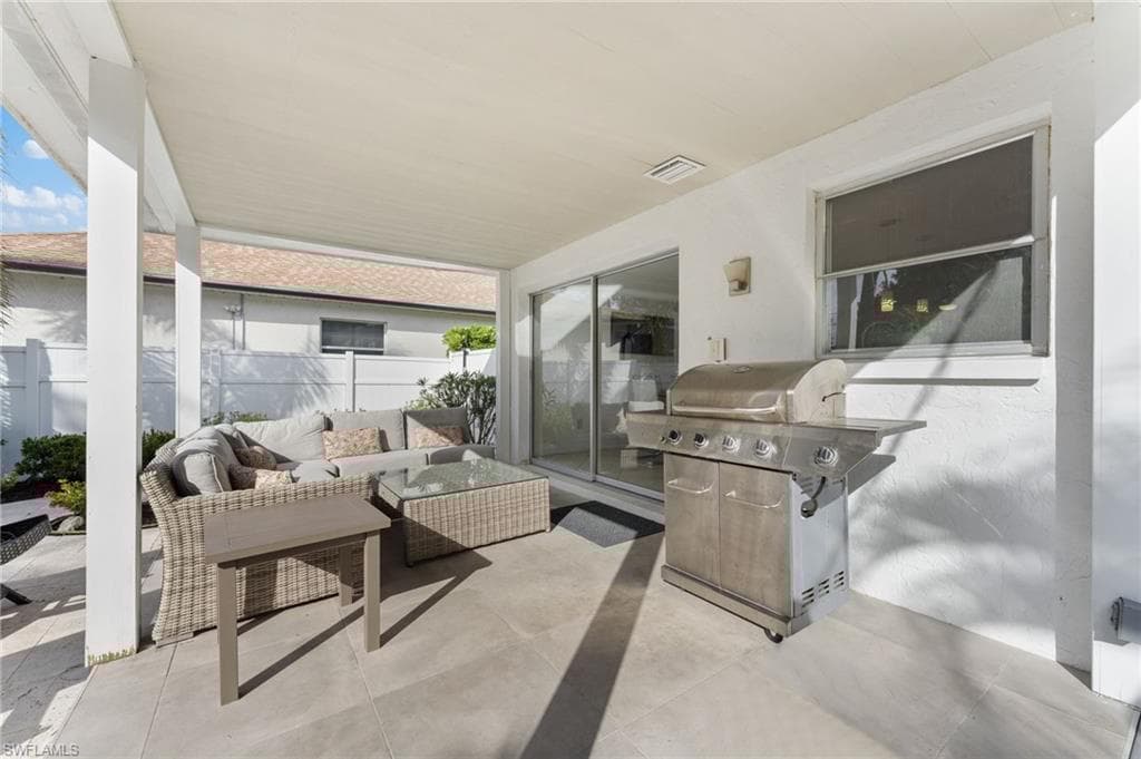 534 97th Ave N, Naples, FL 34108-6
