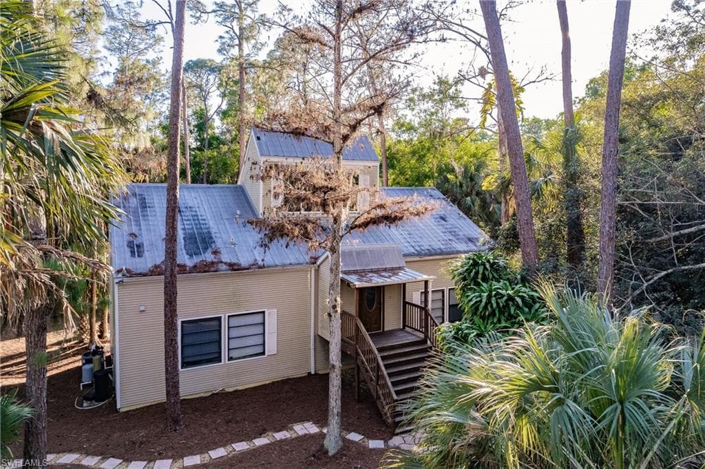 5400 Hawthorn Woods Way, Naples, FL 34116-1