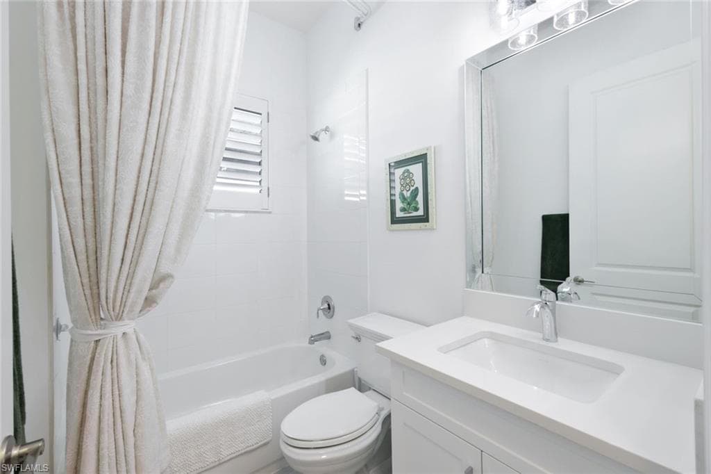 11555 Jacaranda Dr, Naples, FL 34120-20
