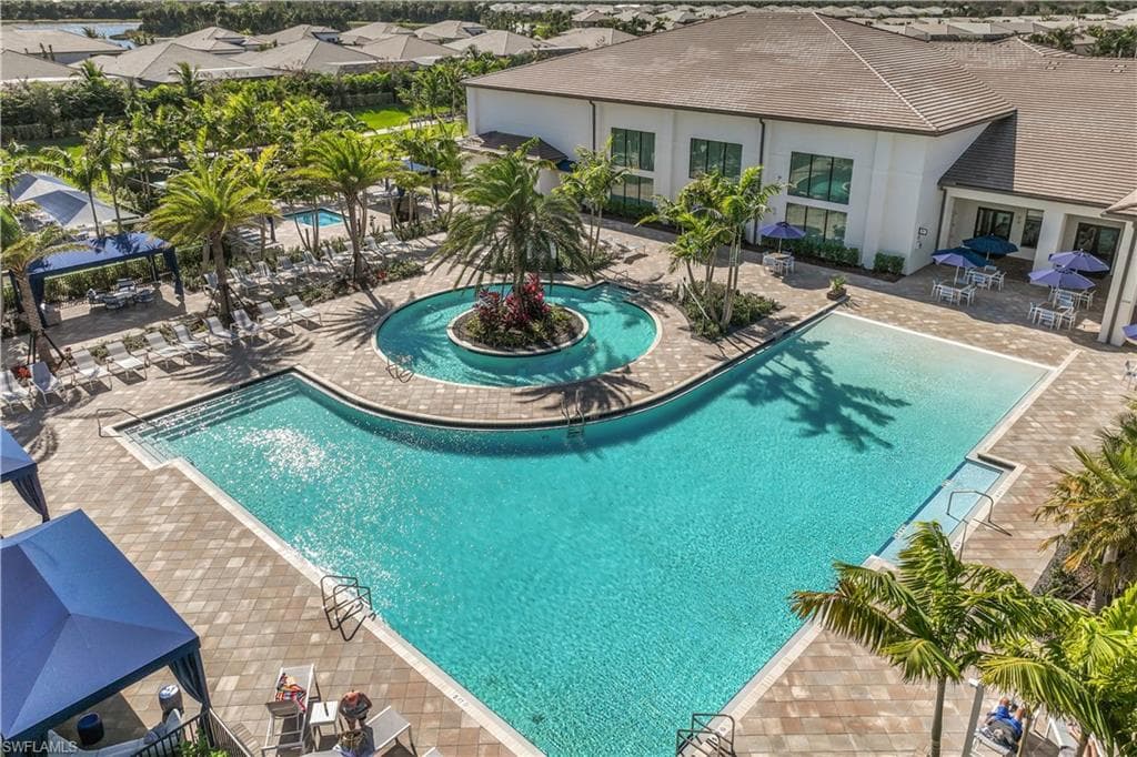 11555 Jacaranda Dr, Naples, FL 34120-37