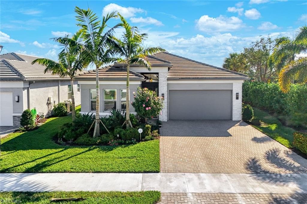 11555 Jacaranda Dr, Naples, FL 34120-3