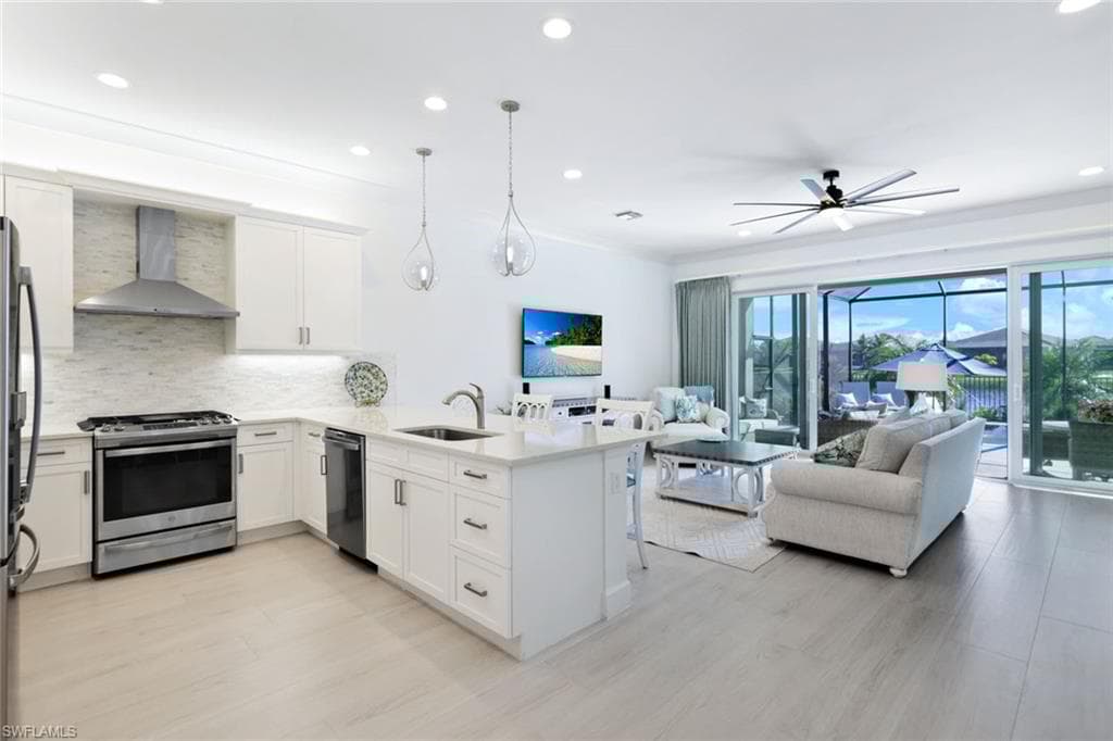 11555 Jacaranda Dr, Naples, FL 34120-5
