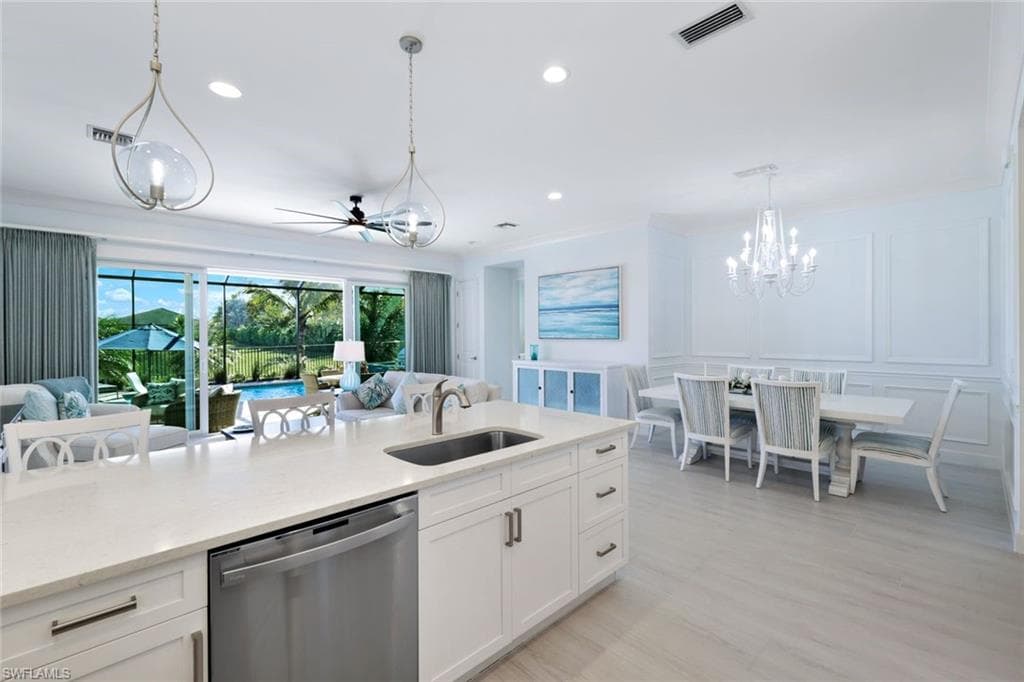 11555 Jacaranda Dr, Naples, FL 34120-7