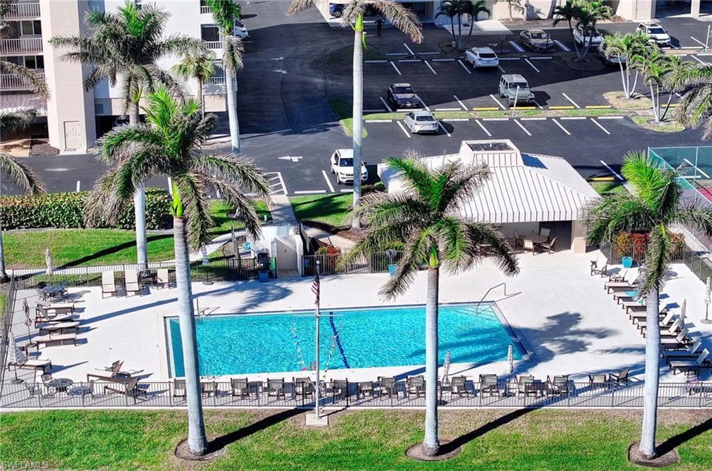 11116 Gulf Shore Dr B502, Naples, FL 34108-22