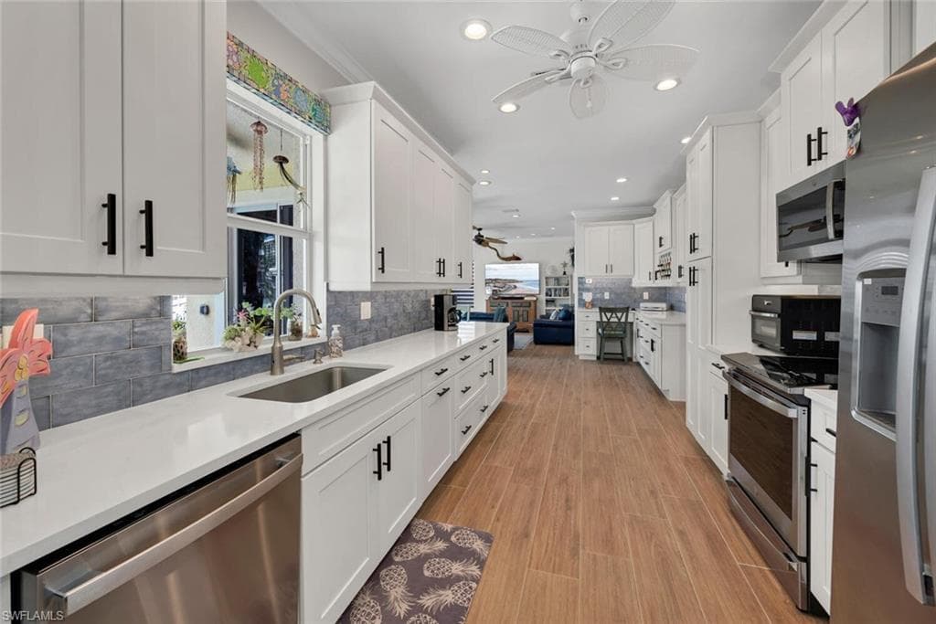 125 Conners Ave, Naples, FL 34108-10