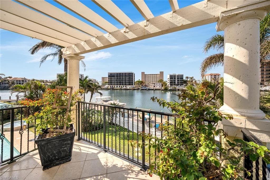 125 Conners Ave, Naples, FL 34108-24