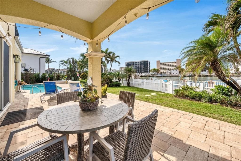 125 Conners Ave, Naples, FL 34108-26