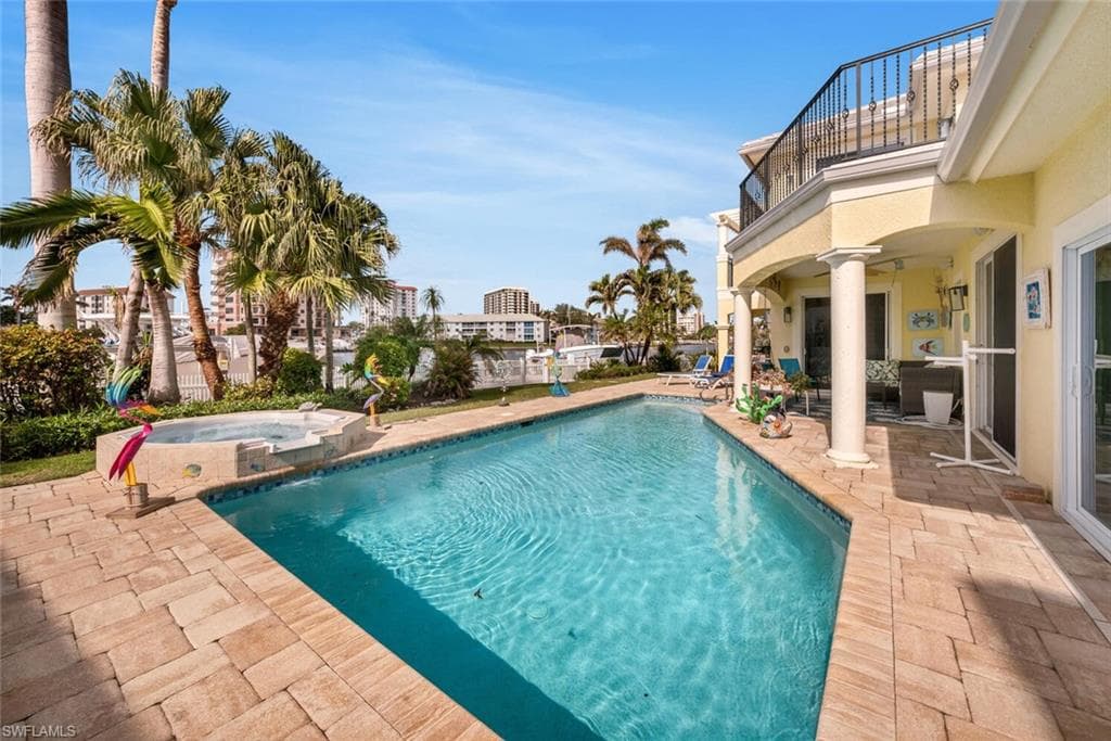 125 Conners Ave, Naples, FL 34108-27
