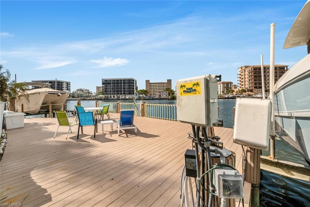 125 Conners Ave, Naples, FL 34108-28