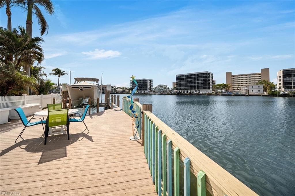 125 Conners Ave, Naples, FL 34108-29