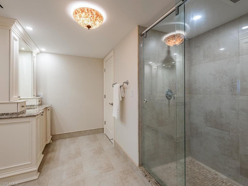 5601 Turtle Bay Dr 404, Naples, FL 34108-12