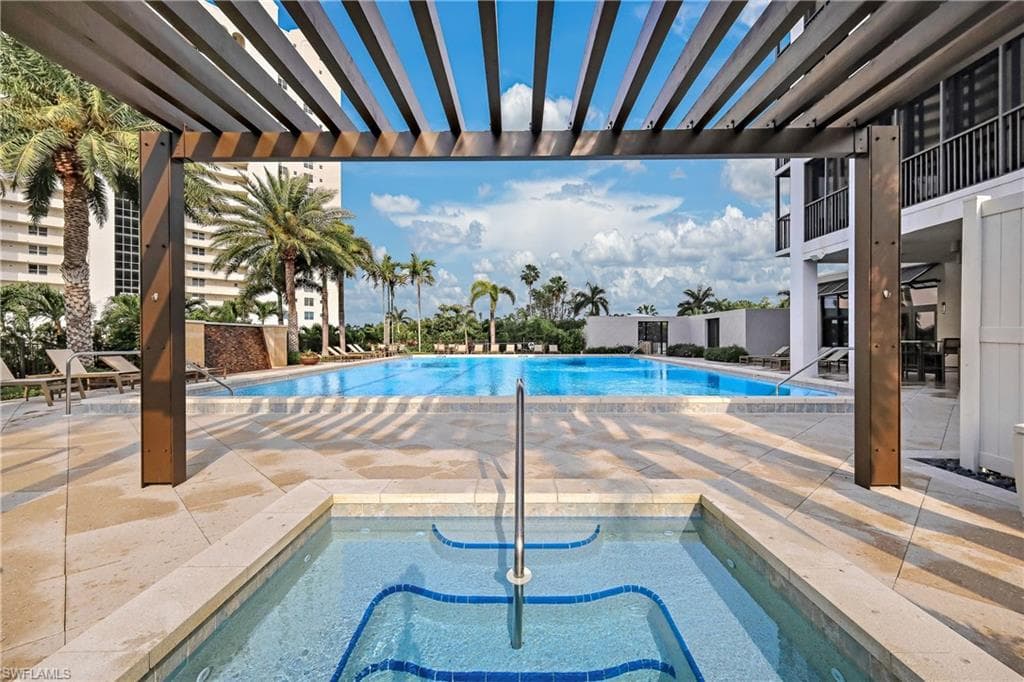 5601 Turtle Bay Dr 404, Naples, FL 34108-20