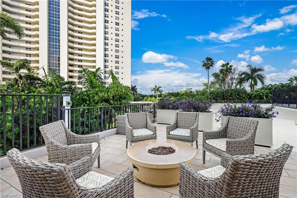 5601 Turtle Bay Dr 404, Naples, FL 34108-22