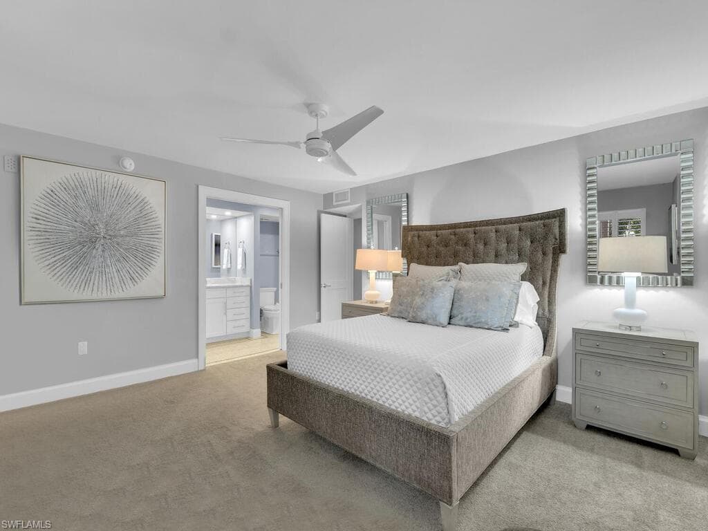 222 Harbour Dr 207, Naples, FL 34103-12