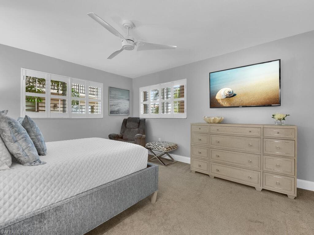 222 Harbour Dr 207, Naples, FL 34103-13