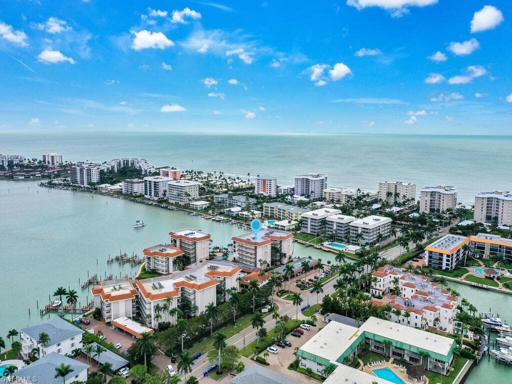 222 Harbour Dr 207, Naples, FL 34103-22