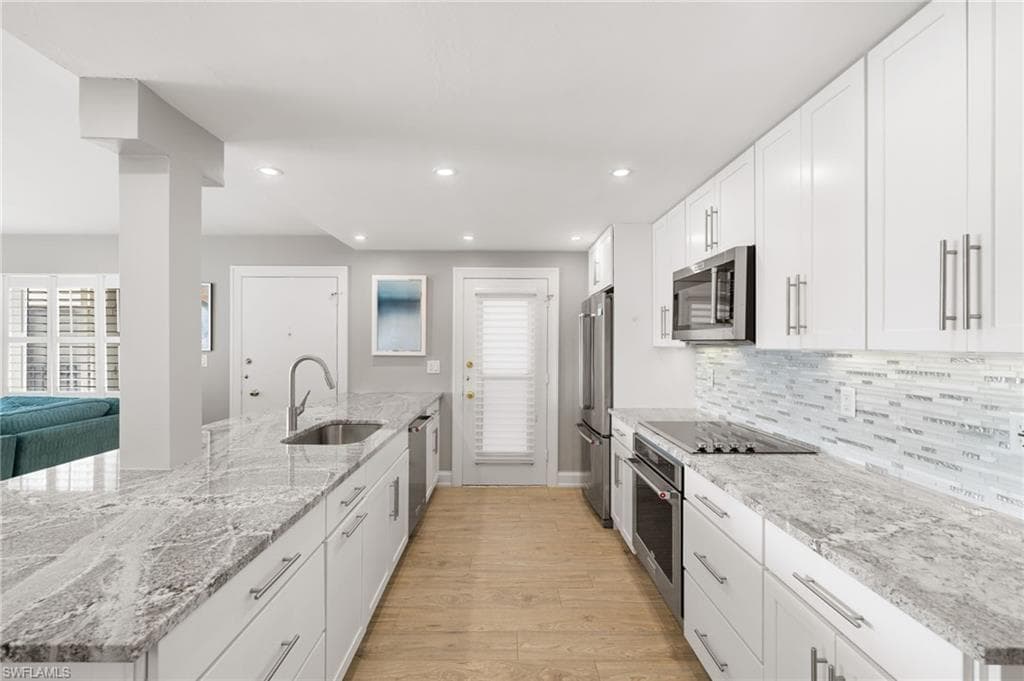 222 Harbour Dr 207, Naples, FL 34103-31