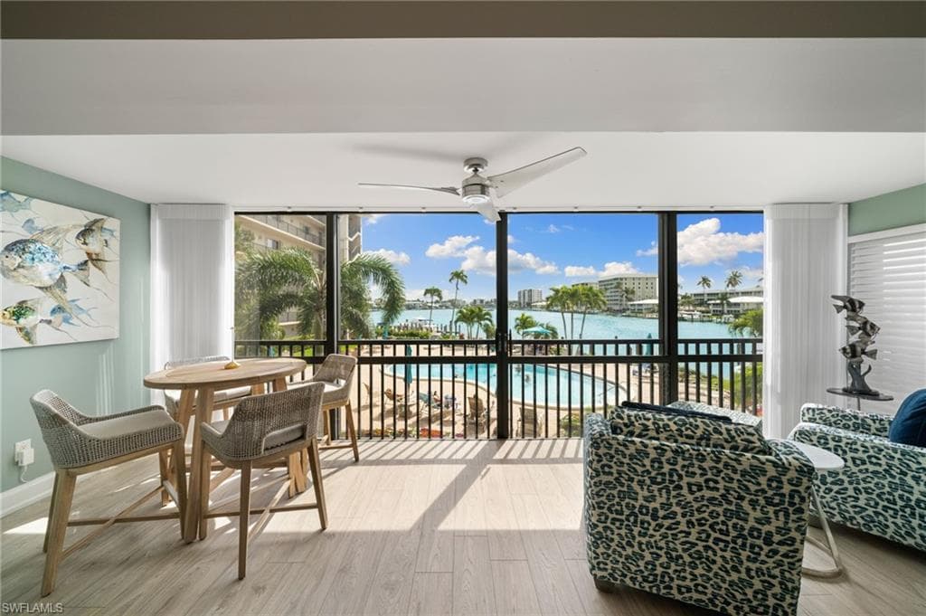 222 Harbour Dr 207, Naples, FL 34103-5