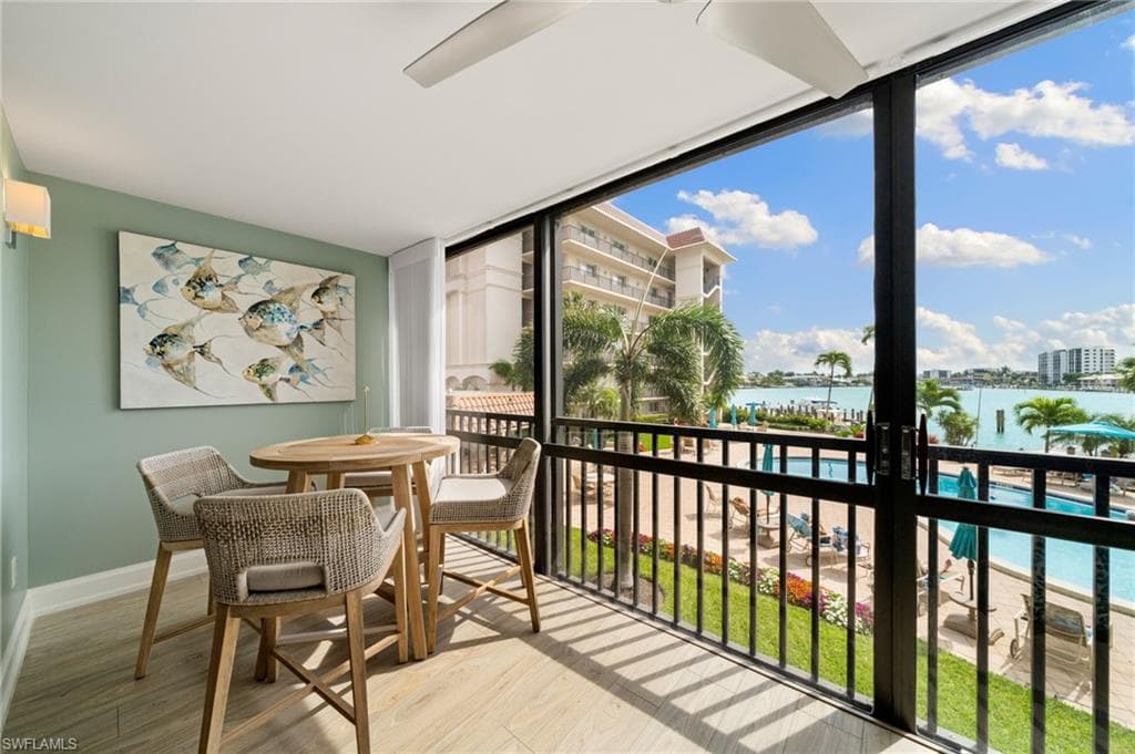 222 Harbour Dr 207, Naples, FL 34103-6