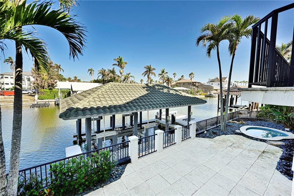 175 Bayview Ave, Naples, FL 34108-4