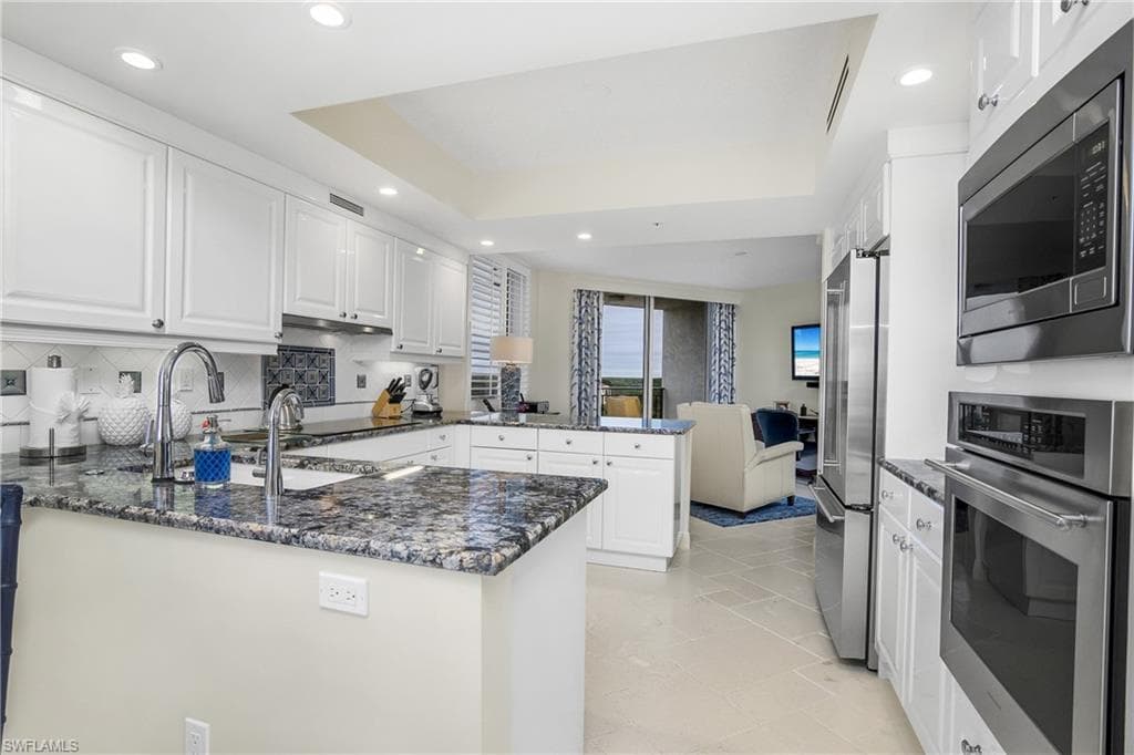 7225 Pelican Bay Blvd 805, Naples, FL 34108-9