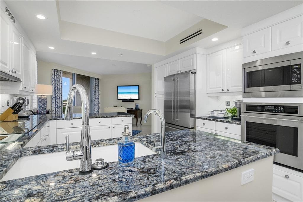 7225 Pelican Bay Blvd 805, Naples, FL 34108-10