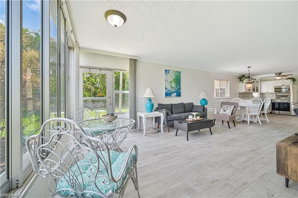 8141 Country Rd 104, Fort Myers, FL 33919-6