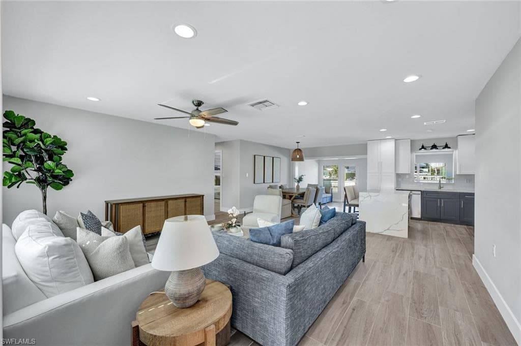 373 Egret Ave, Naples, FL 34108-9