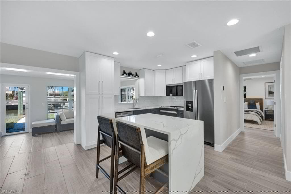 373 Egret Ave, Naples, FL 34108-1