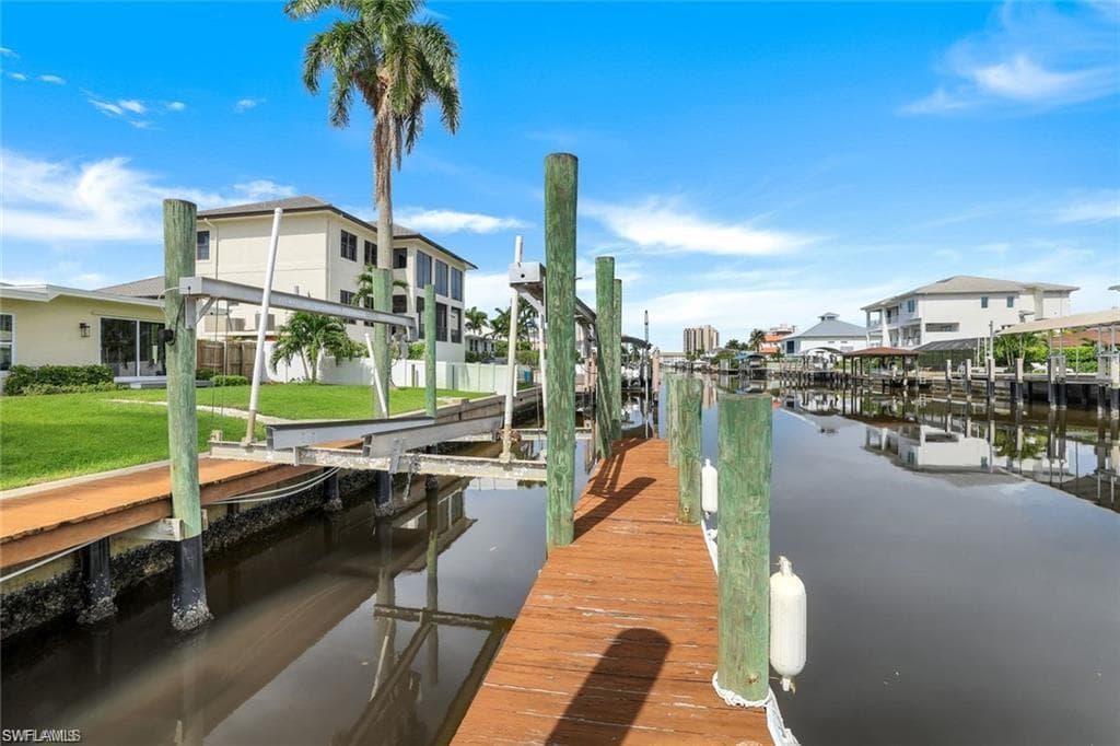 373 Egret Ave, Naples, FL 34108-27